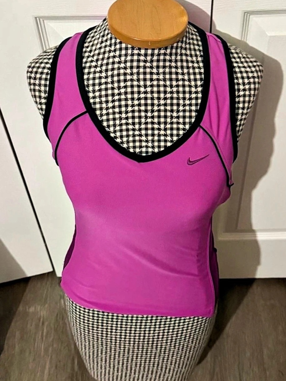 Nike One Fitted Dri-FIT Cropped Tank Top Pink & Black M
